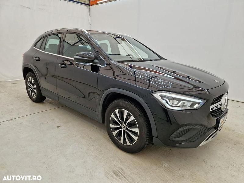 Culoarenegru Utilizat 2021 Mercedes GLA200 SUV | 30.901 EUR (Preț bun) - Imagine 1/4