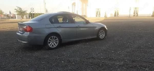 Second-hand BMW 320 163 CP (119 kW) 2007 Albastru Berlinǎ