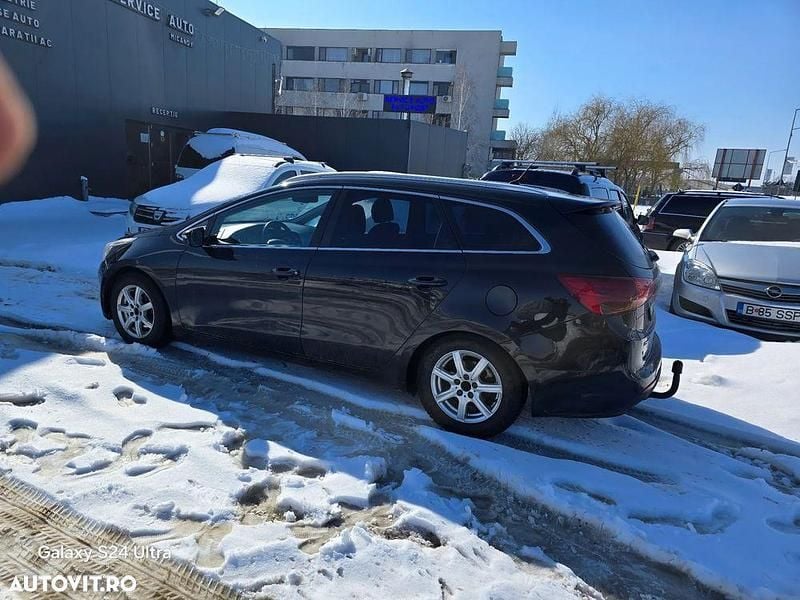 Second-hand Kia Ceed 140 CP (102 kW) 2013 Culoarenegru Hatchback