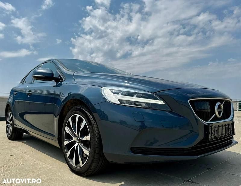 Culoarealbastru Utilizat 2020 Volvo V40 Inscription Break | 13.490 EUR (Preț OK) - Imagine 1/4