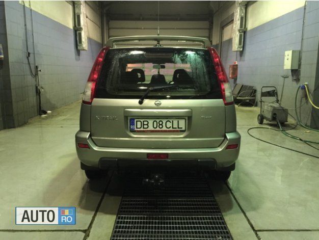 Gri Utilizat 2003 Nissan X-Trail SUV | 3.500 EUR - Imagine 1/4
