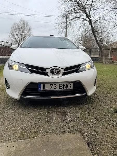 Second-hand Toyota Auris 90 CP (66 kW) 2013 Alb Hatchback