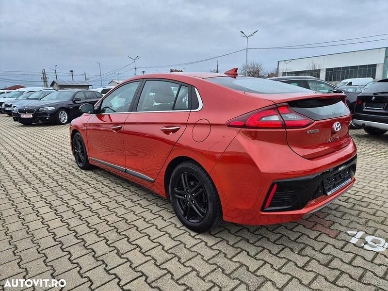 Second-hand Hyundai Ioniq 105 CP (77 kW) 2017 Culoarerosu Hatchback