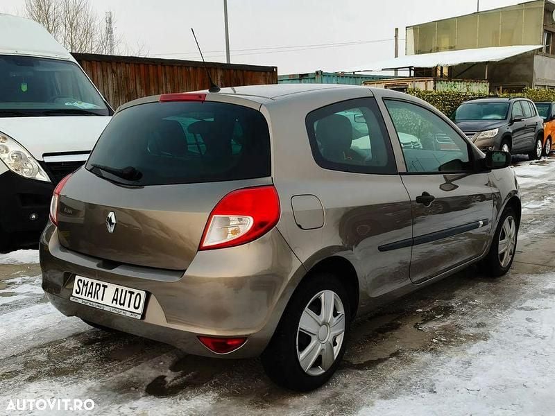 Second-hand Renault Clio 75 CP (55 kW) 2010 Culoaremaro Coupe