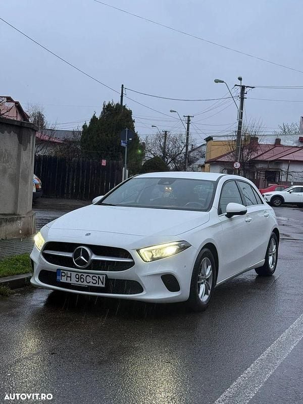 Culoarealb Utilizat 2019 Mercedes A160 Hatchback | 11.999 EUR (Super Preț) - Imagine 1/4