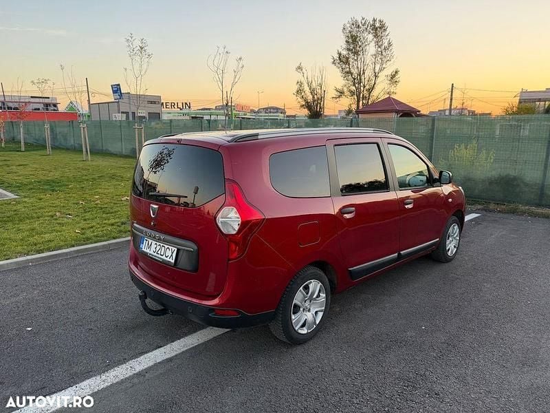 Second-hand Dacia Lodgy Lauréate 115 CP (84 kW) 2021 Culoarerosu Monovolum