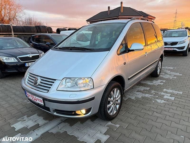 Second-hand VW Sharan United 115 CP (84 kW) 2010 Culoareargint Monovolum