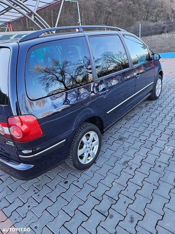 Second-hand VW Sharan Exclusive 115 CP (84 kW) 2008 Culoarealbastru Monovolum