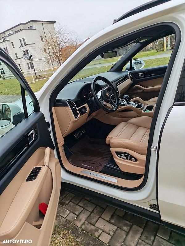 Second-hand Porsche Cayenne 440 CP (323 kW) 2017 Culoarealb SUV