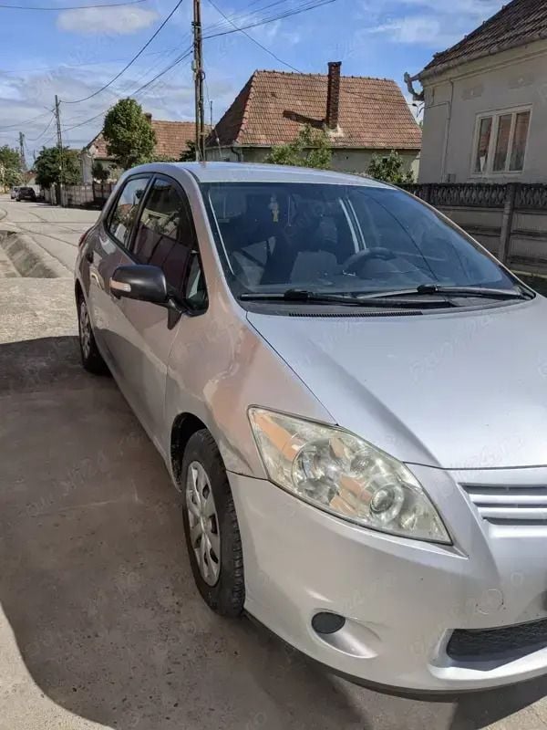 Utilizat 2011 Toyota Auris Hatchback | 3.790 EUR (Preț OK) - Imagine 1/4