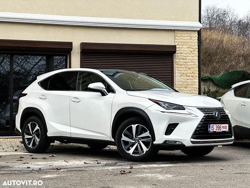 Second-hand Lexus NX300h E-FOUR Luxury Line 197 CP (144 kW) 2018 Culoarealb SUV