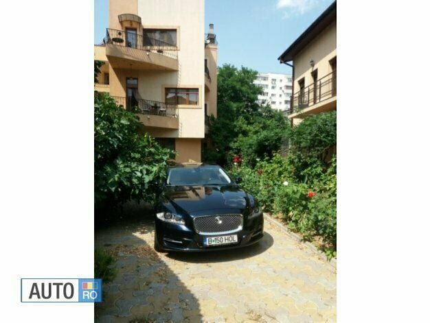 Second-hand Jaguar XJ 275 CP (202 kW) 2013 Albastru marin Berlinǎ