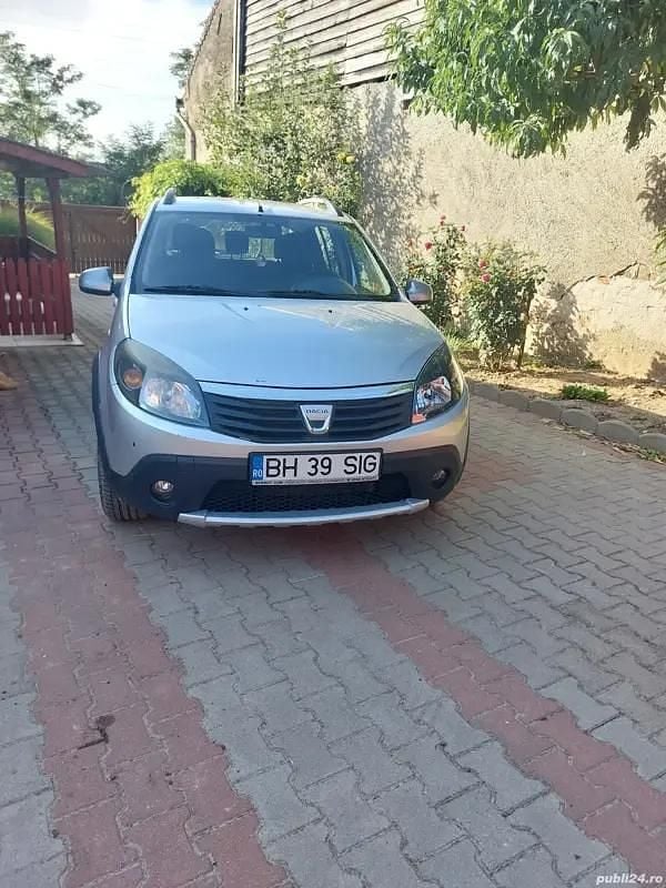 Gri Utilizat 2010 Dacia Sandero Stepway Hatchback | 3.300 EUR (Preț bun) - Imagine 1/4