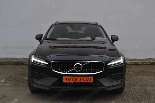 Second-hand Volvo V60 CC Momentum 197 CP (144 kW) 2021 Break