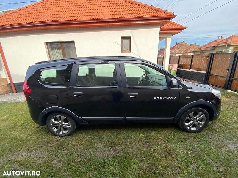 Second-hand Dacia Lodgy Stepway 115 CP (84 kW) 2016 Culoarenegru Monovolum