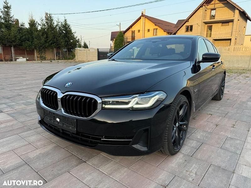 Negru Utilizat 2022 BMW 530e Berlinǎ | 27.990 EUR (Preț bun) - Imagine 1/4