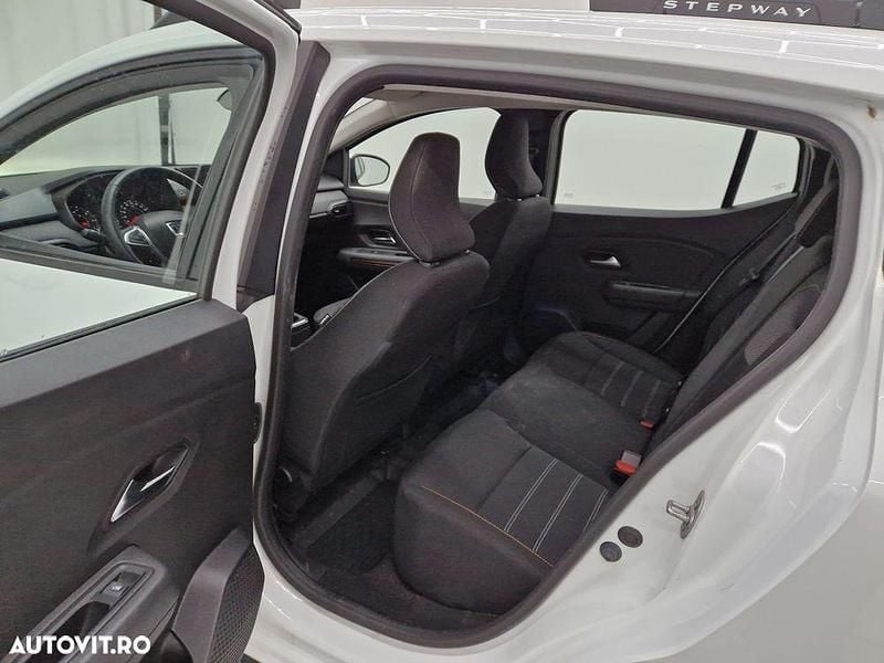 Second-hand Dacia Sandero Stepway 91 CP (66 kW) 2020 Culoarealb Hatchback
