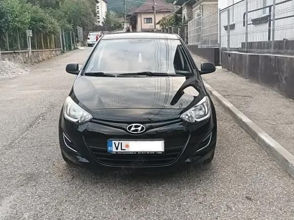 Second-hand Hyundai i20 84 CP (61 kW) 2014 Negru Hatchback