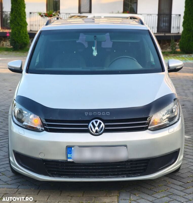 Bej Utilizat 2011 VW Touran Comfortline Monovolum | 4.800 EUR (Preț bun) - Imagine 1/4