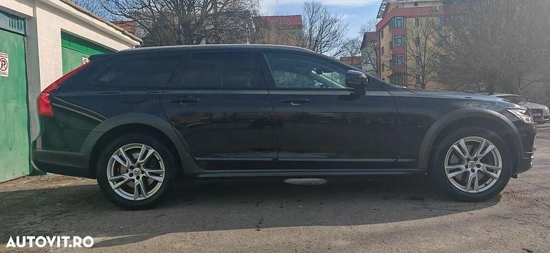 Second-hand Volvo V90 Kinetic 190 CP (139 kW) 2018 Culoarenegru Break