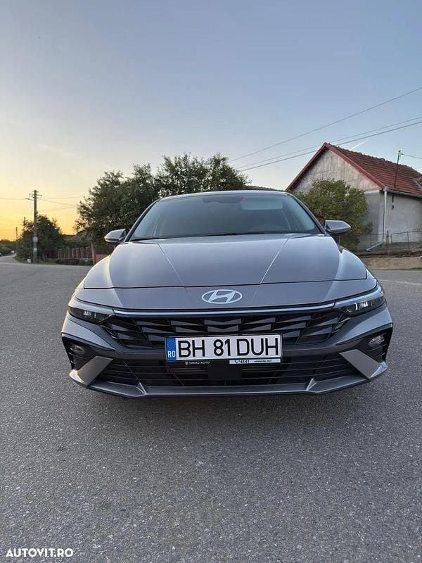 Second-hand Hyundai Elantra 123 CP (90 kW) 2023 Culoaregri Berlinǎ