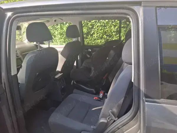 Utilizat 2009 VW Touran Monovolum | 3.850 EUR (Preț OK) - Imagine 1/4