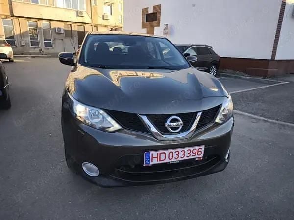 Second-hand Nissan Qashqai N-Connecta 130 CP (95 kW) 2015 Culoaremaro SUV