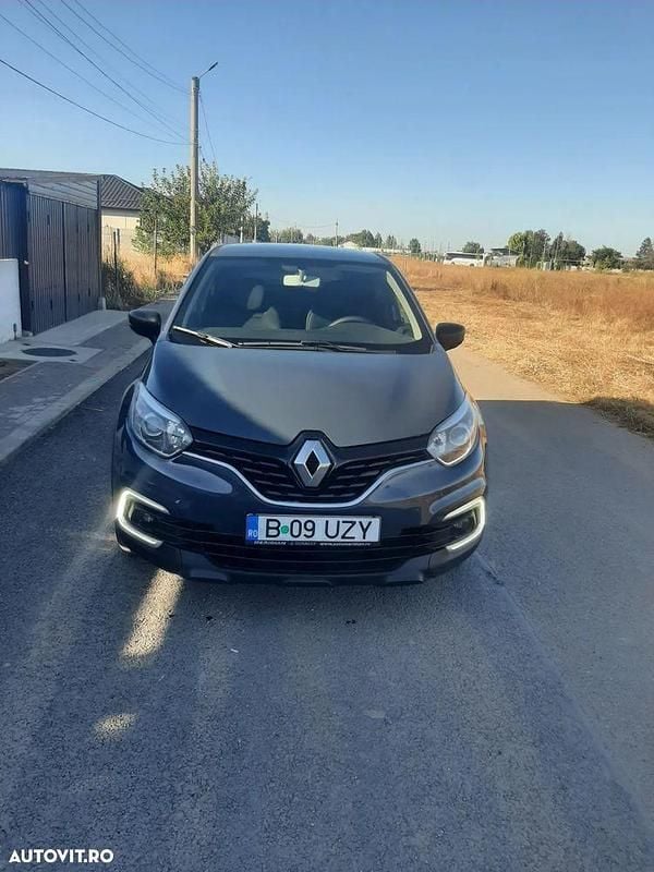 Culoaregri Utilizat 2019 Renault Captur Zen SUV | 7.450 EUR (Super Preț) - Imagine 1/4