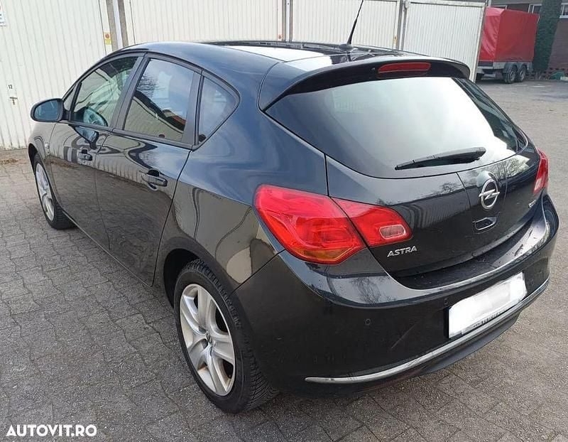 Second-hand Opel Astra Energy 130 CP (95 kW) 2014 Culoarenegru Hatchback