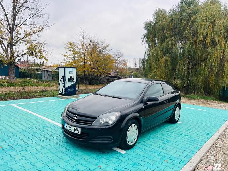 Negru Utilizat 2007 Opel Astra GTC Coupe | 1.800 EUR (Preț OK) - Imagine 1/4