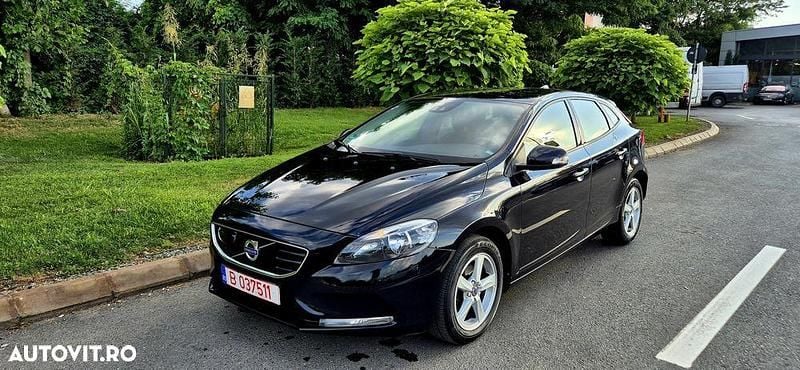 Negru Utilizat 2015 Volvo V40 Kinetic Break | 7.200 EUR (Preț bun) - Imagine 1/4
