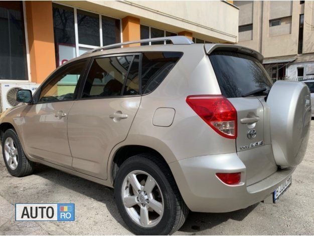 Second-hand Toyota RAV4 145 CP (106 kW) 2007 Argintiu SUV
