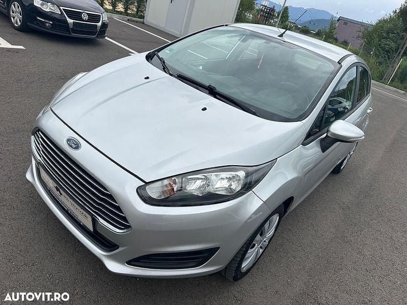 Argint Utilizat 2014 Ford Fiesta Celebration Hatchback | 4.499 EUR (Preț OK) - Imagine 1/4