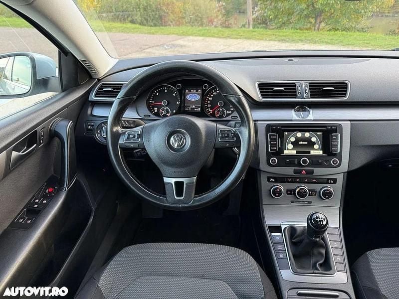 Culoareargint Utilizat 2013 VW Passat Comfortline Break | 5.490 EUR (Preț bun) - Imagine 1/4