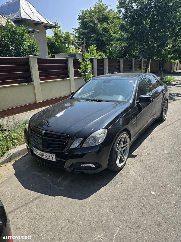 Culoarenegru Utilizat 2009 Mercedes E350 Berlinǎ | 5.400 EUR - Imagine 1/4