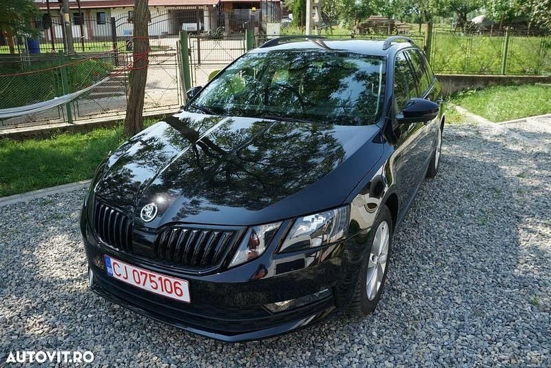 Culoarenegru Utilizat 2018 Skoda Octavia Ambition Break | 8.800 EUR (Preț bun) - Imagine 1/4