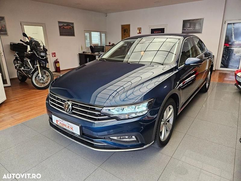 Culoarealbastru Utilizat 2021 VW Passat Highline Berlinǎ | 24.800 EUR (Puțin scump) - Imagine 1/4