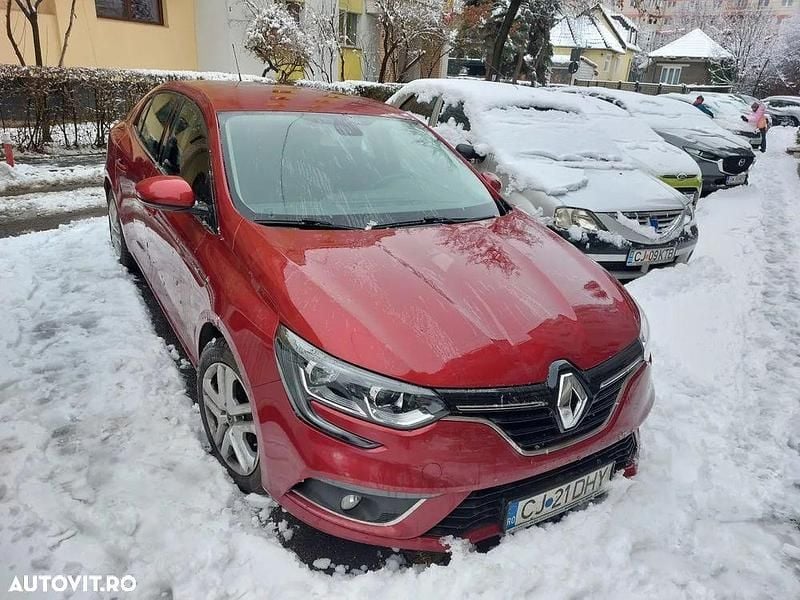 Culoarerosu Second-hand 2017 Renault Mégane IV SE Berlinǎ | 10.900 EUR (Preț OK) - Imagine 1/4