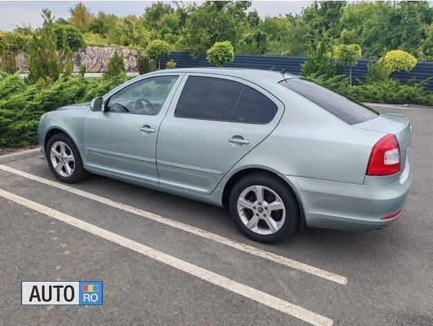 Verde Second-hand 2010 Skoda Octavia Berlinǎ | 3.500 EUR (Super Preț) - Imagine 1/4