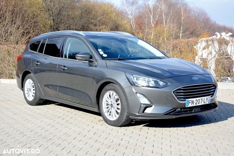 Gri Utilizat 2020 Ford Focus Titanium X Break | 7.990 EUR (Preț bun) - Imagine 1/4