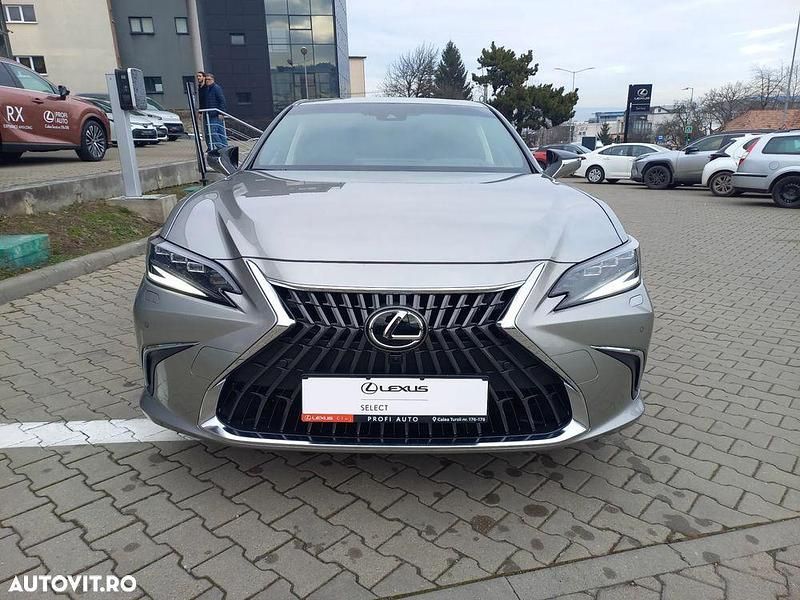 Second-hand Lexus ES300H Luxury Line 218 CP (160 kW) 2025 Culoareargint Berlinǎ
