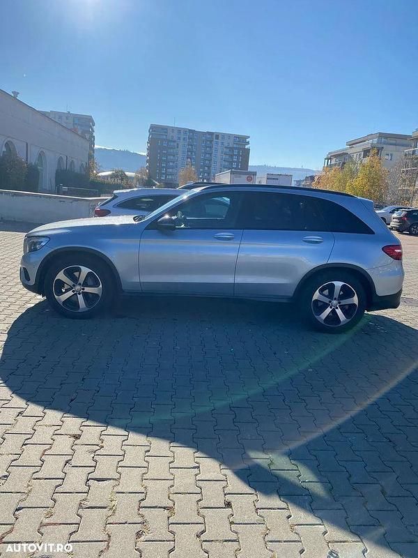 Culoareargint Utilizat 2016 Mercedes GLC220 SUV | 18.000 EUR (Preț OK) - Imagine 1/4