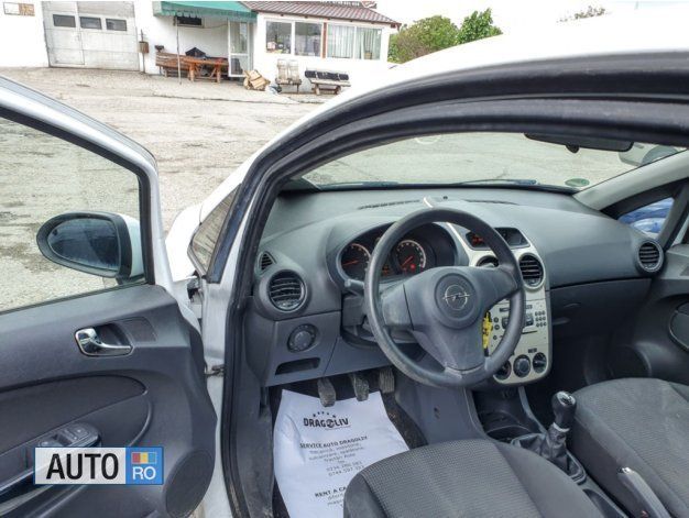 Alb Utilizat 2009 Opel Corsa Hatchback | 2.499 EUR (Preț OK) - Imagine 1/4