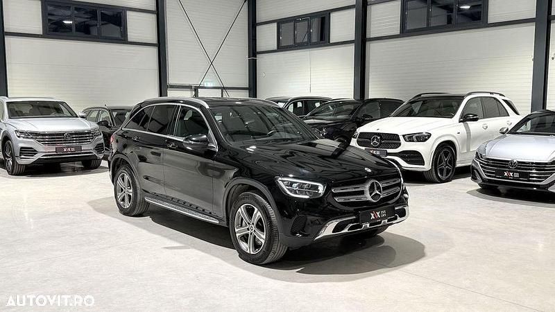 Second-hand Mercedes GLC300e Exclusive 319 CP (234 kW) 2022 Culoarenegru SUV