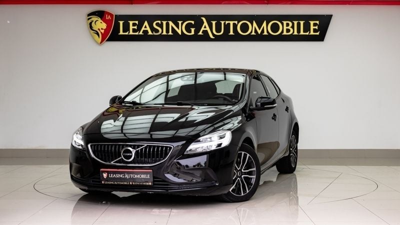 Negru Utilizat 2018 Volvo V40 Momentum Break | 12.990 EUR (Puțin scump) - Imagine 1/4