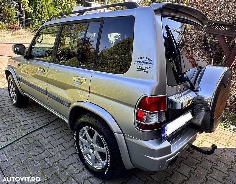 Culoareargint Utilizat 2003 Mitsubishi Pajero Intense SUV | 6.500 EUR - Imagine 1/4
