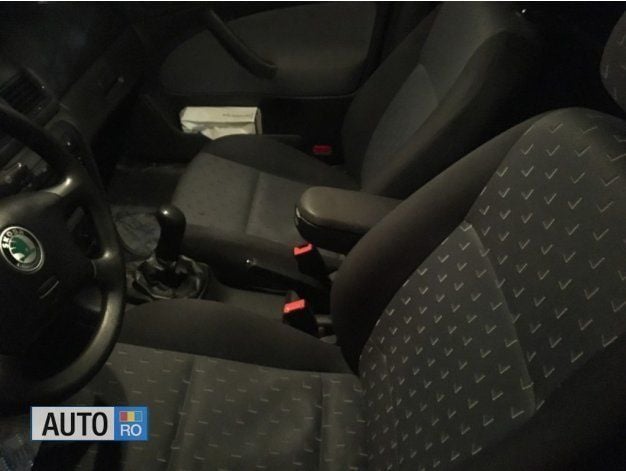 Albastru Utilizat 2001 Skoda Octavia Break | 1.600 EUR (Preț bun) - Imagine 1/2