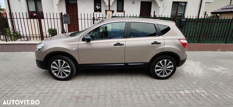 Culoarebej Utilizat 2010 Nissan Qashqai SUV | 5.490 EUR (Preț OK) - Imagine 1/4