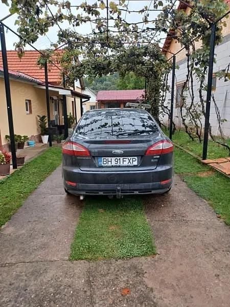 Utilizat 2010 Ford Mondeo Berlinǎ | 2.800 EUR (Preț bun) - Imagine 1/4