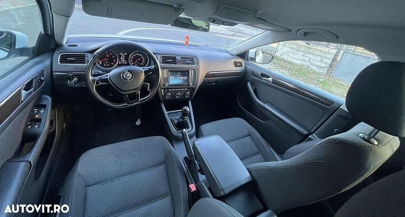 Second-hand VW Jetta Life 105 CP (77 kW) 2018 Culoarealb Berlinǎ